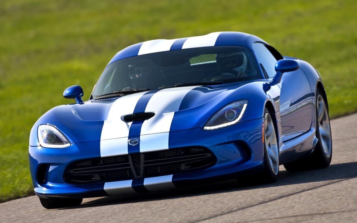 Dodge viper длина