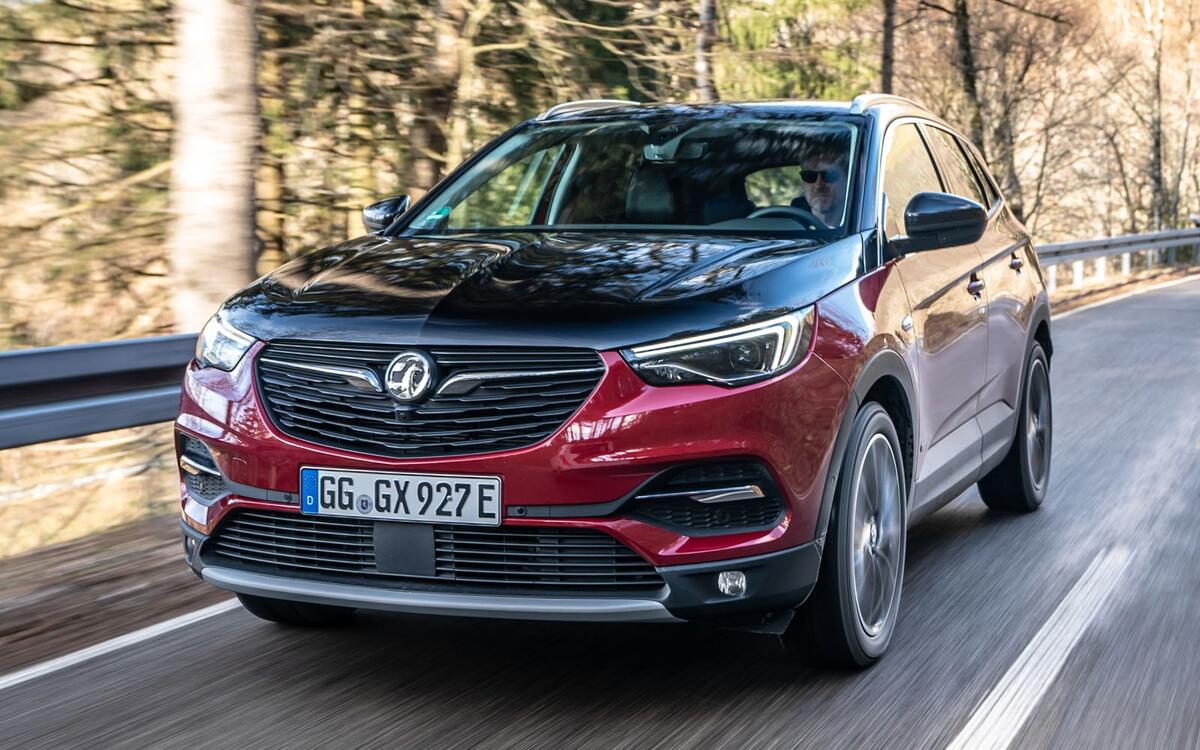 https://www.autocar.co.uk/sites/autocar.co.uk/files/styles/flexslider_full/public/slideshow_image/17-vauxhall-grandland-x-hybrid4-2.jpg?itok=tAPTx0j9