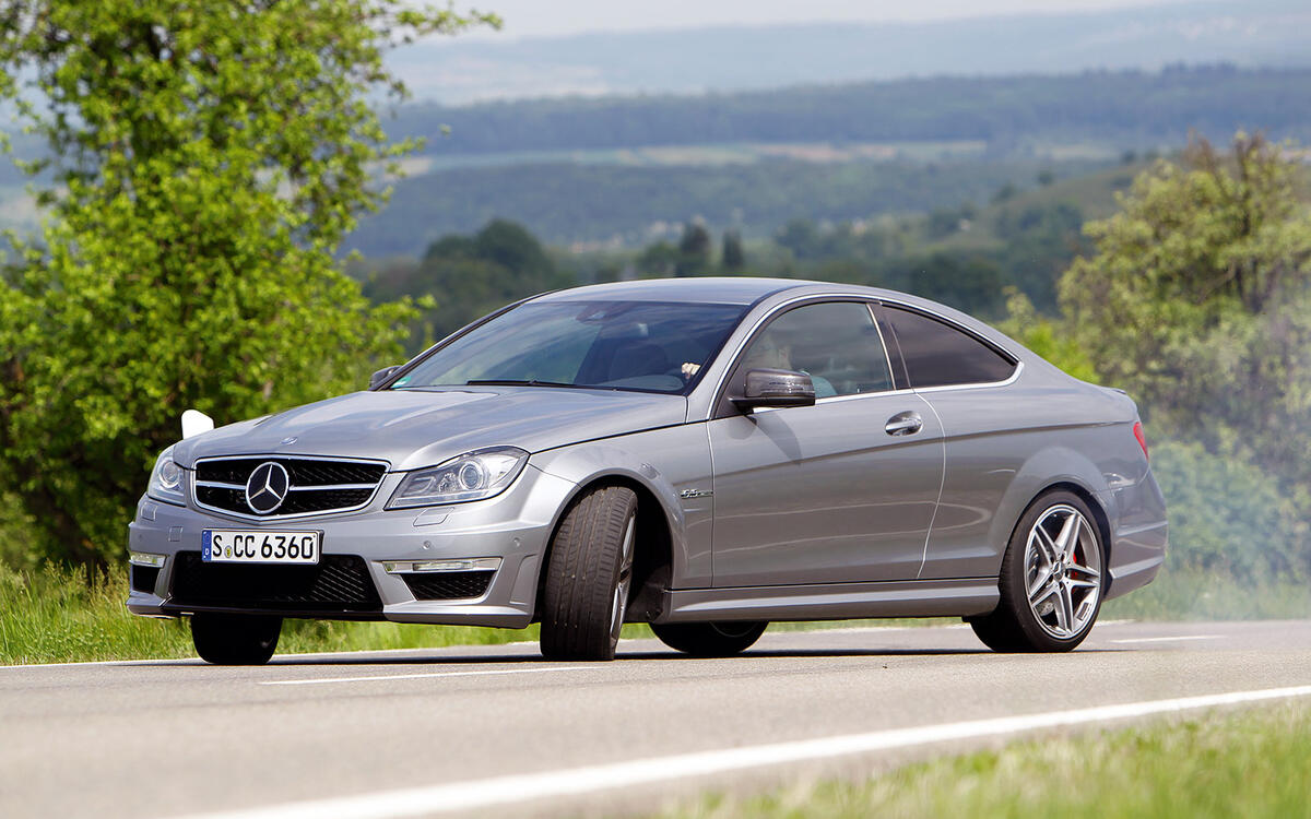 Автомобіль Mercedes-Benz C63 AMG Coupe (2011-2015)