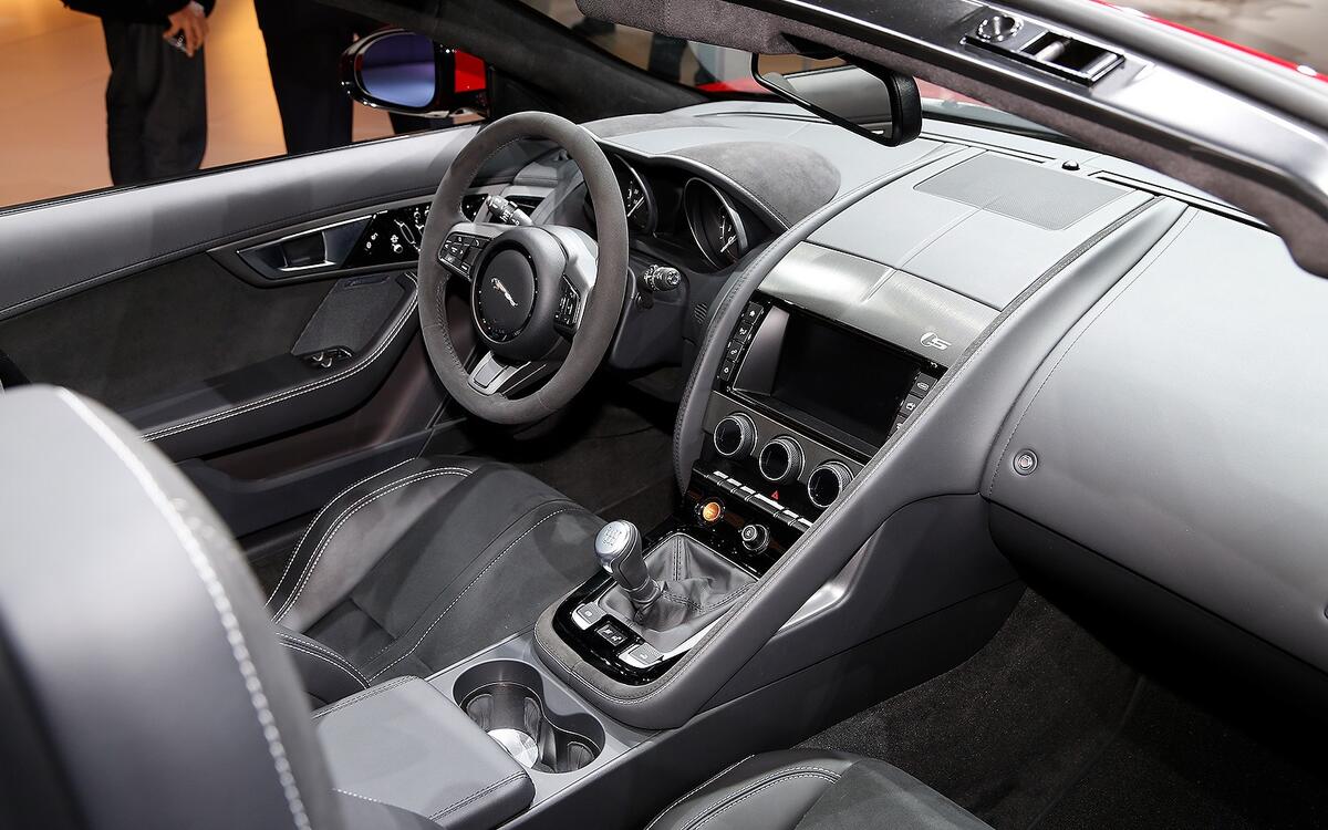 Jaguar F-type manual (2014-2019)