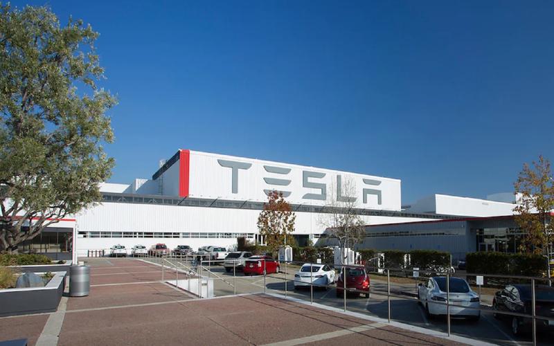 Tesla : Fremont, USA – 490,000
