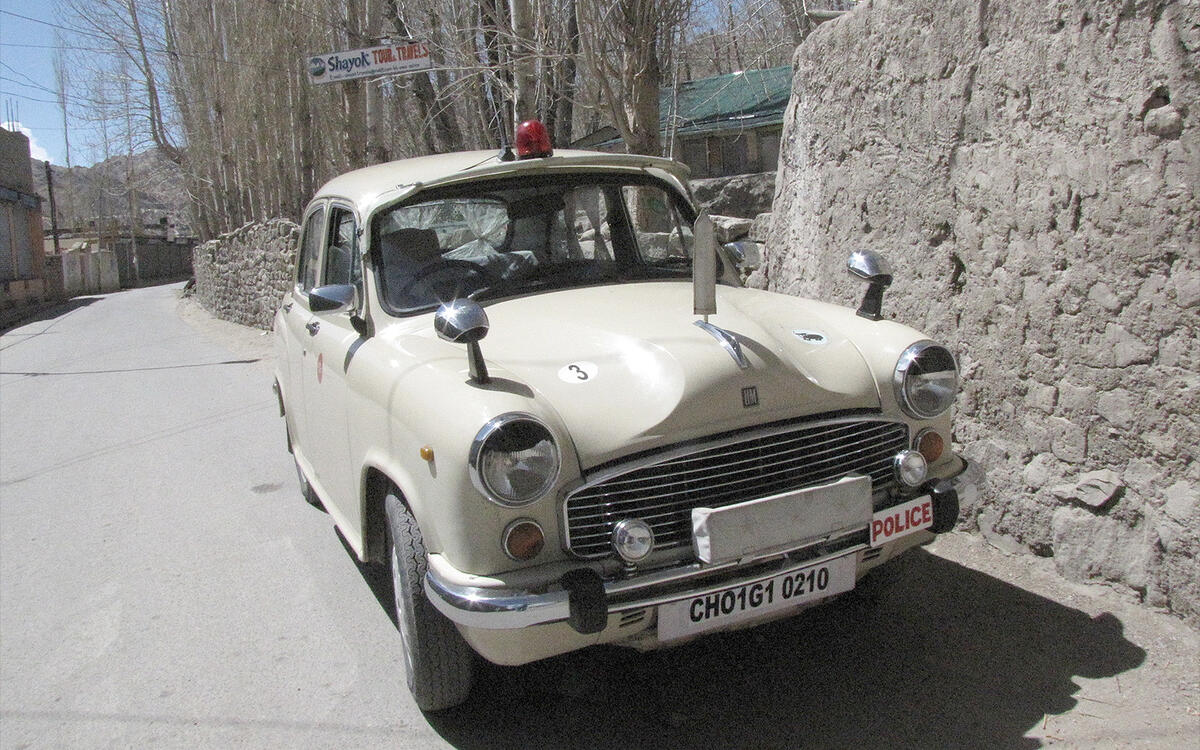 3-d-hindustan_ambassador_christopher_joh