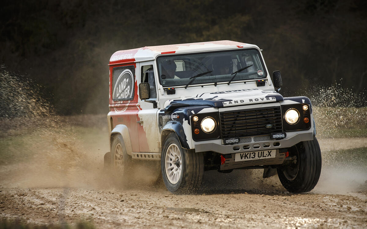 Land rover defender 2014