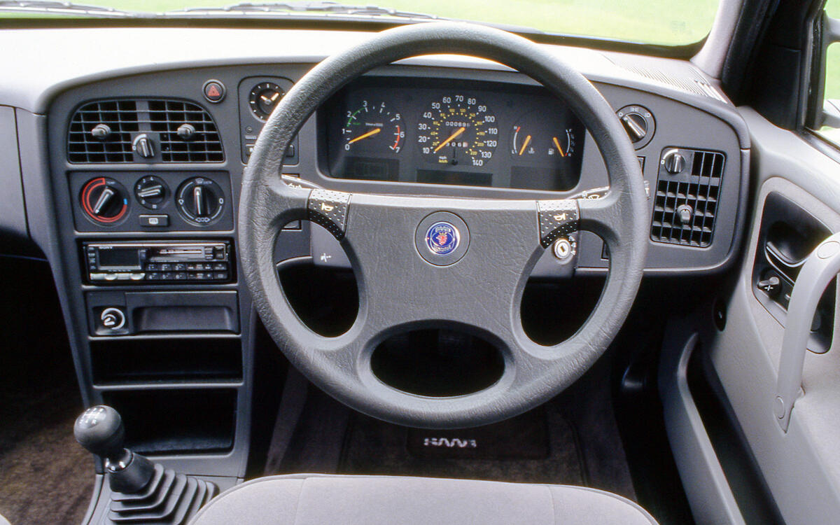 Saab 9000 interior