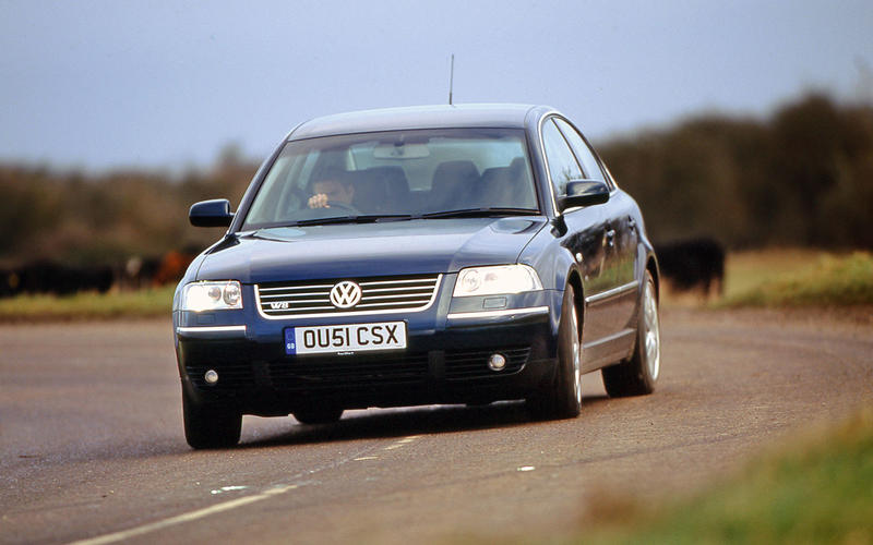 Автомобіль Volkswagen Passat (2002-2005)