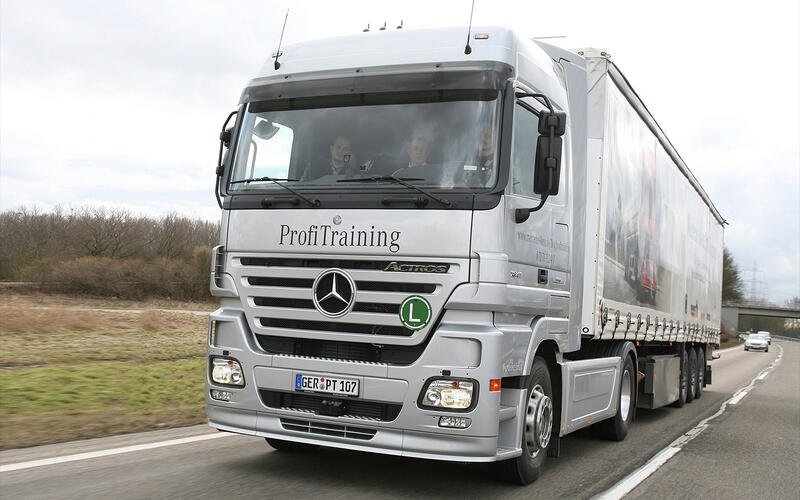 LANE-DEPARTURE WARNING: Mercedes-Benz Actros (2000)