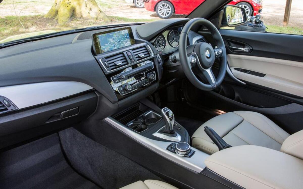 BMW 1 Series 118i SE 5dr [Nav] auto - interior