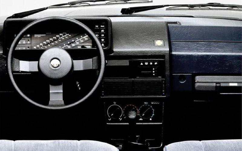 Alfa Romeo 90 in-dash briefcase (1984)