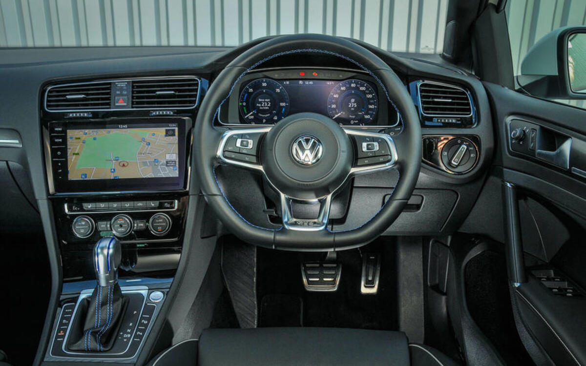 2018 Volkswagen Golf GTE Advance - interior