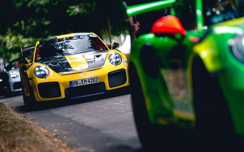 Porsche GT2 RS takes to the hill