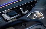 12 Mercedes Benz EQS SUV UE FD 2023 commandes de siège burmester stereo