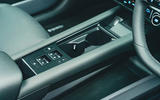 13 Hyundai Ioniq 6 RT 2023 interrupteurs de lève-vitres de la console centrale