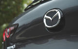 Mazda 3 Skyactiv-X 2019 essai routier - badge de coffre