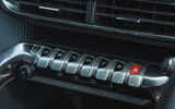 16 Peugeot 3008 2021 RT piano keys