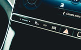 18 Mercedes Benz EQE RT 2023 infotainment controls
