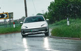 20 Hyundai Ioniq 6 RT 2023 survirage en virage avant