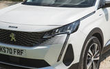 5 Peugeot 3008 2021 RT headlights