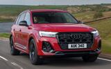 Audi Q7 front three quarter dynamic