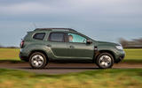 dacia duster road test 2023 02 panning side