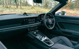11-porsche-911-targa-4-GTS-dashboard