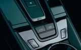 12-porsche-911-targa-4-GTS-centre-console