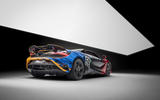 McLaren 750S с тройной короной сзади