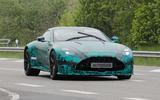Aston Martin Vantage 2024 камуфляж спереди0