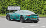 Aston Martin Vantage 2024 камуфляж задняя часть3