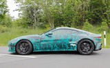 Aston Martin Vantage 2024 камуфляжная сторона