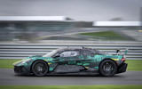 Aston Martin Valhalla тестирует команду Silvertone