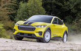 Ford Mustang Mach E Rally 2023 передняя часть поворота на бездорожье