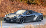 Porsche Boxster EV шпионит за три четверти 2