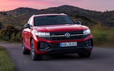 Volkswagen Touareg front night