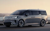 Volvo EM90, передняя часть, динамика на три четверти