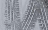 Tyre tracks in snow 