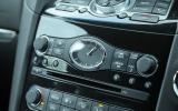 Infiniti QX70 centre console