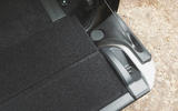 range rover 2022 027 taligate seat