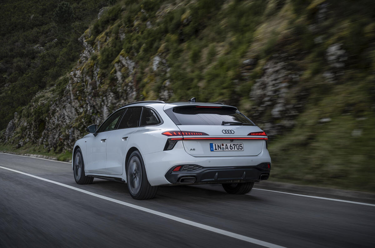 00101 Audi A6 Sport TFSI 2025 Autocar essai statique arrière