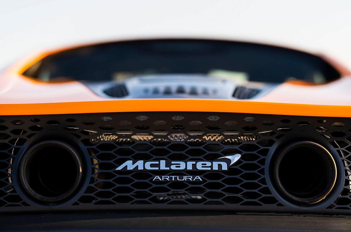 009 mclaren artura bage 2022