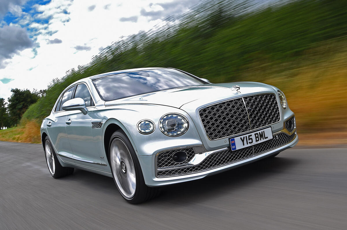 01 Bentley Flying Spur Hybrid RT 2022 Hero Track