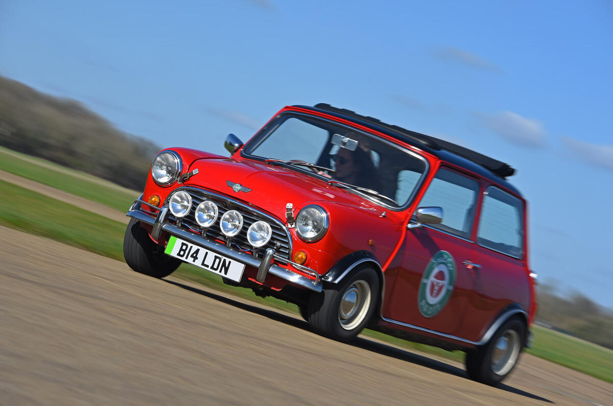 01 Electrogenic Mini Cooper électrique 2022 FD hero front
