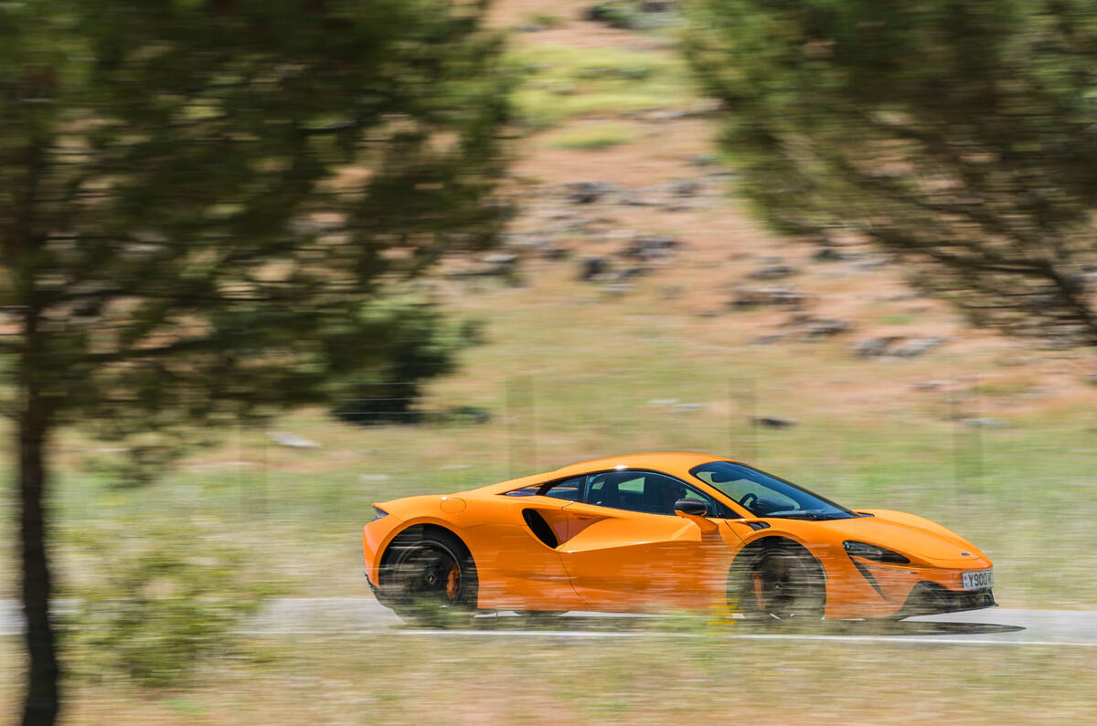 014 mclaren artura panoramique 2022