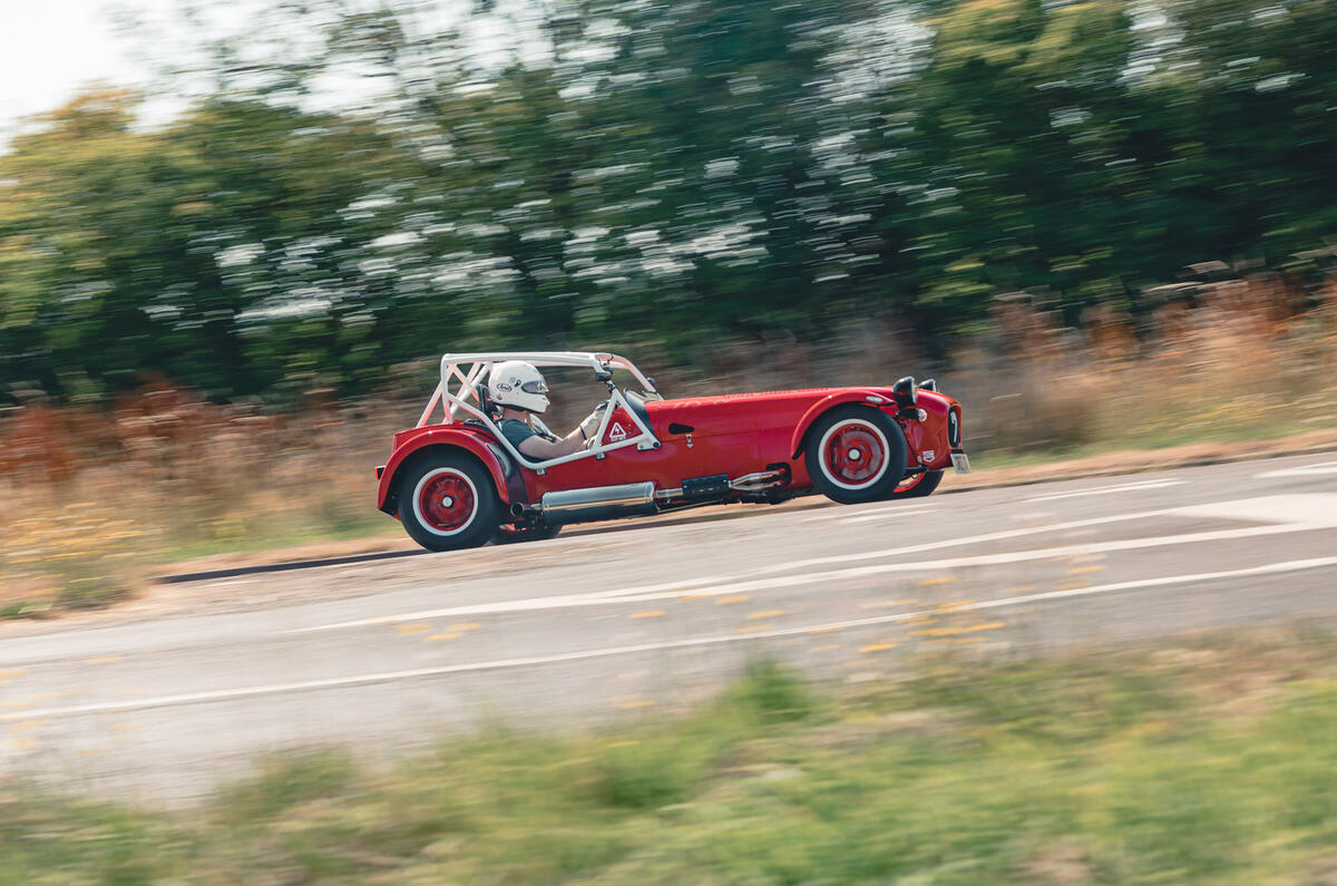 02 Caterham Seven 420 Cup RT 2022 pan latéral