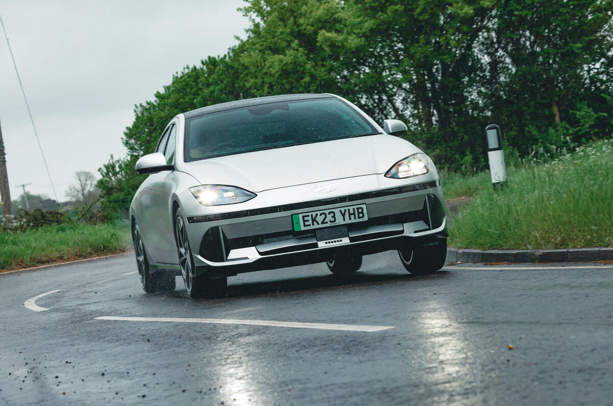 02 Hyundai Ioniq 6 RT 2023 avant virage