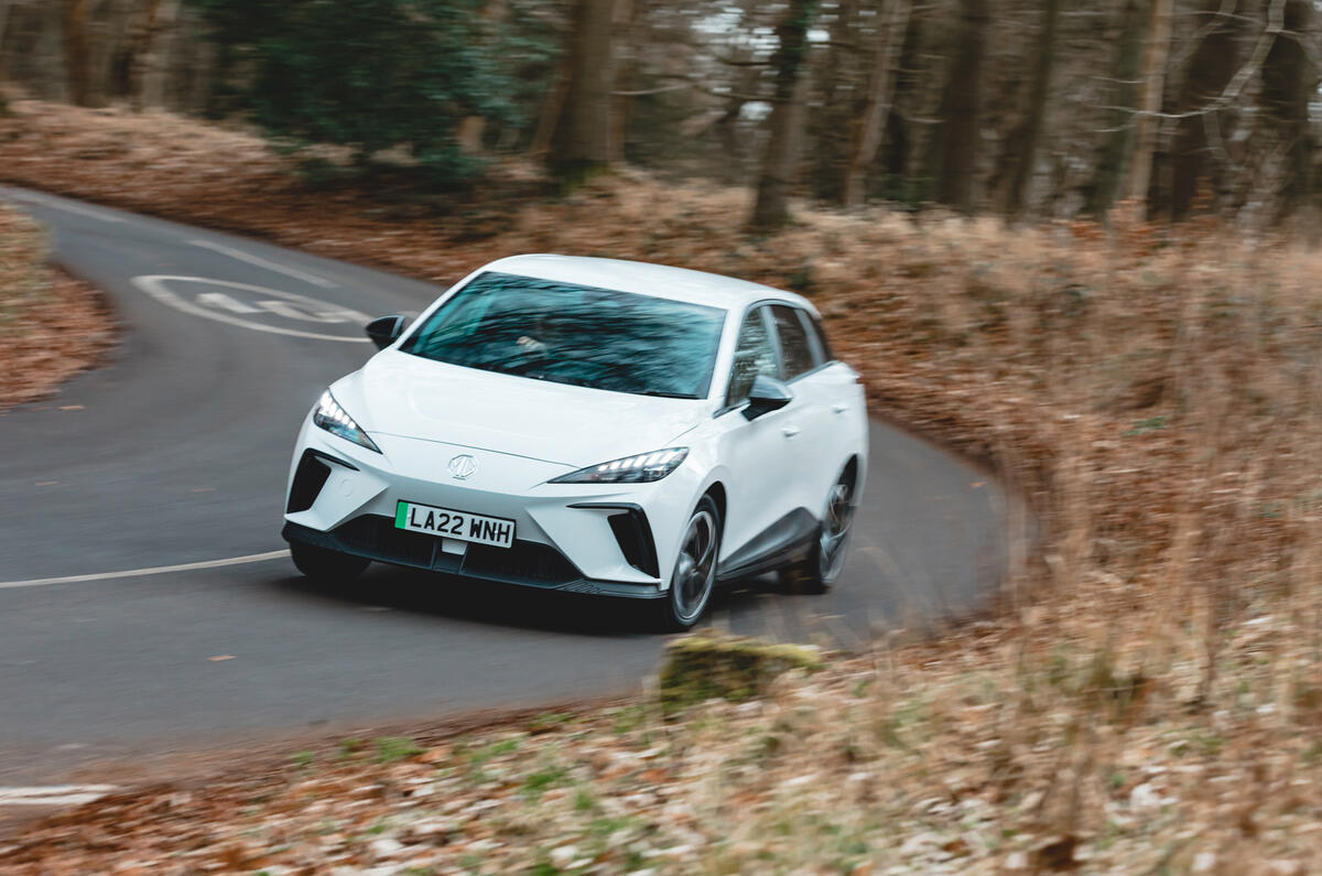 02 MG Motor MG4 EV Long Range RT 2023 front cornering