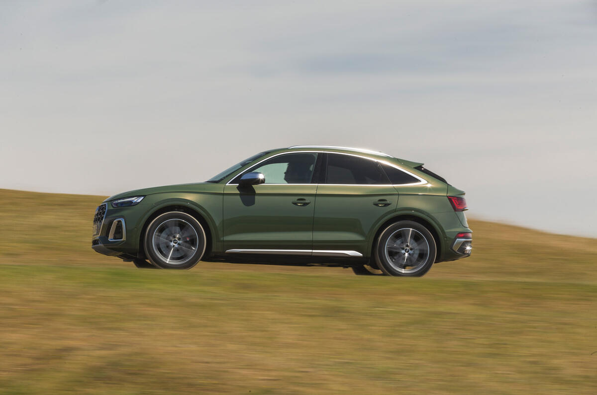 03 Audi SQ5 Sportback RT 2022 side pan