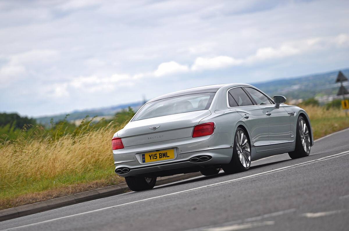 03 Bentley Flying Spur Hybrid RT 2022 rear corner
