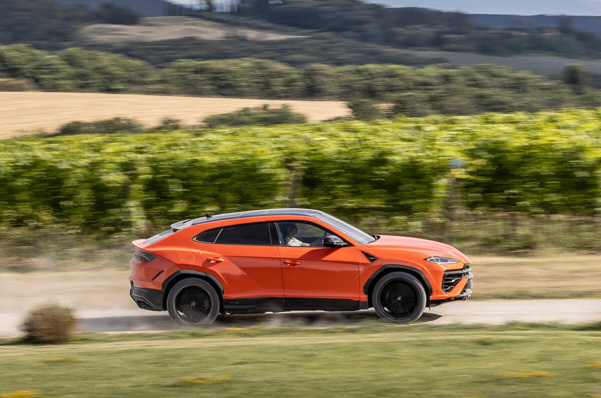 03 Lamborghini Urus SE 2024 compte-rendu conduite latérale