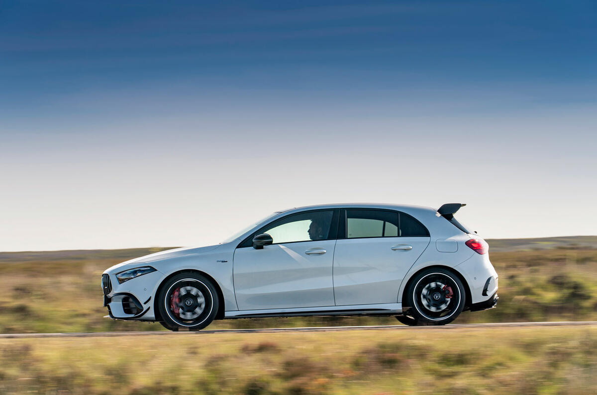 03 Mercedes AMG A45 S RT 2023 conduite latérale