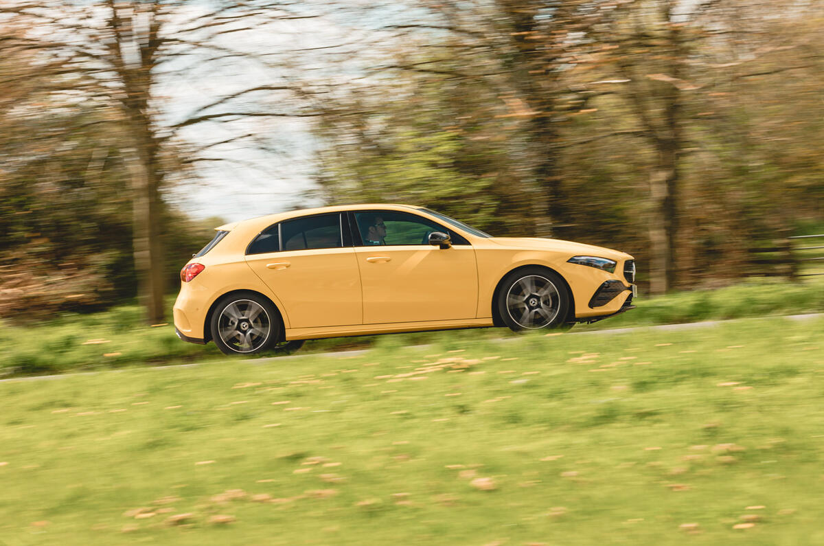 03 Mercedes Benz A Class RT 2023 conduite latérale